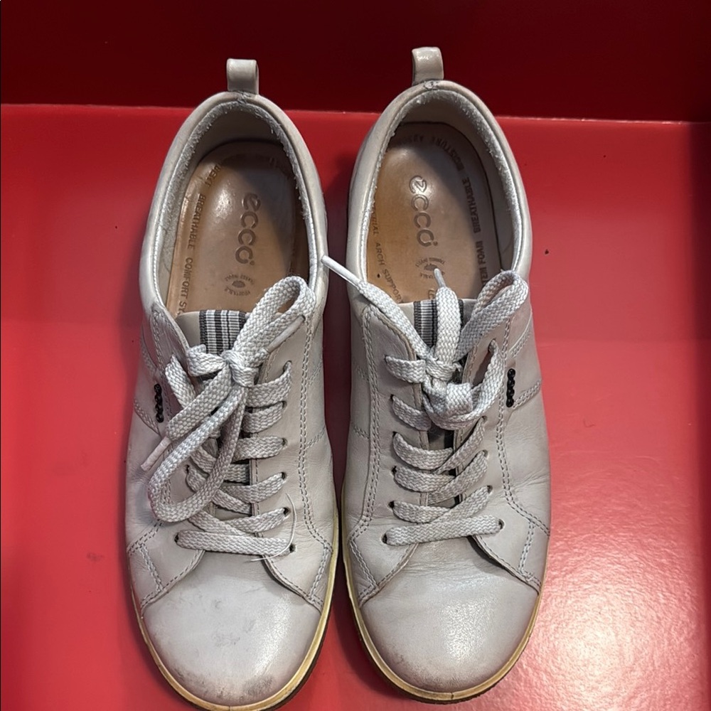 Ecco White Sneakers Minimalist Leather Design